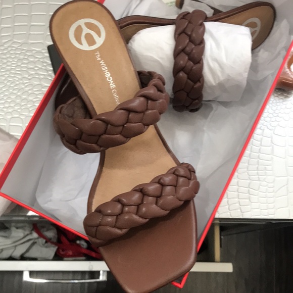 New! Wishbone Shoes - Picture 2 of 13